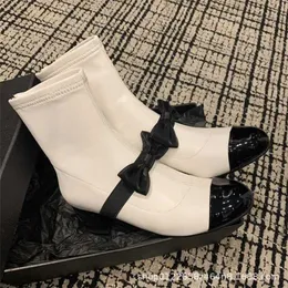 25% rabatt på sportskor 2024 Hög version C Familjer Nya höst- och vinter Xiaoxiang -stil Färg Matchande Bow Tie Tjock High Heel dragkedja