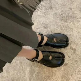 Buty swobodne buty hemegot bluśknki kobiety Tabi pompki płytkie sandały designerskie obcasy
