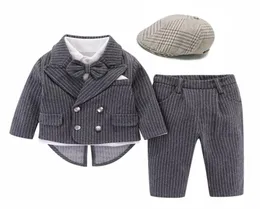 Baby Boy Tuxedo -kläder med hatt 2021 Spring Cotton Suit Nyfödd 1: e födelsedagsklänning 3 stycken Randiga spädbarnsbarn Outfit6436109