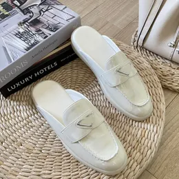 Tasarımcı Loafers Üçgen Toka Lüks Deri Ayakkabı Süet Düz Ayakkabı Parlak Deri Platform Kadın Topuk Ayakkabı boyutu 35-44