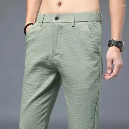Herrbyxor varumärke män 2024 sommardesign casual hombres pantalones smala byxa manliga byxor grönt modeföretag slips man