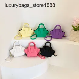 Factory Fashion Design Mini Version of Fashionable Girl Shoulder Bag Stylish Little Princess Accessories Change Childrens Vegetable Basket Handbag