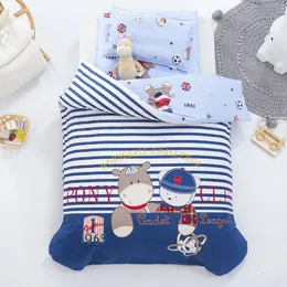 3st Cartoon Cotton Crib Bed Linen Kit Baby Princess Bedding Set Inkluderar Pillow Case Sheet Dåskåpa utan fyllmedel 240304