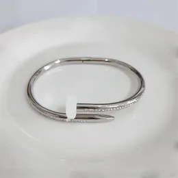 Nuovo braccialetto di design di lusso Bracciale per unghie fini Bracciale per donna Bracciale per coppia Bracciale in acciaio al titanio dorato Gioielli Regalo di San Valentino Giorno del Ringraziamento