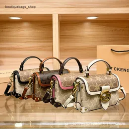 Günstiger Großhandel, begrenzter Ausverkauf, 50 % Rabatt, Handtasche aus Hongkong-echtem Leder, neue quadratische Box-Tasche, alte Blume, ausländischer Stil, handgehalten, eine Schulter für Frauen