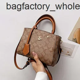 Europa och USA Light Luxury Explosion Crossbody Bag Ny stor kapacitet Fashion Classic Single Shoulder Oblique Straddle Handbag Boutique Bag