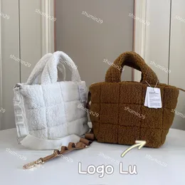 L-u Designer Плюшевая сумка Сумка через плечо с матовой сеткой и стеганой сеткой Универсальная сумка-тоут на одно плечо для женщин