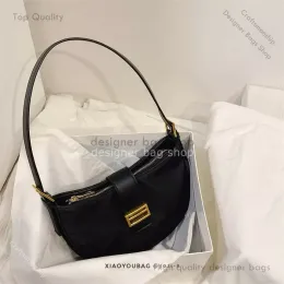 Borsa firmata Borsa tote Borsa a mano francese sotto le ascelle Tessuto di nylon nero Club Versatile Borsa a tracolla obliqua con una spalla Sconto del 70% sui saldi outlet