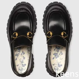 Scarpe casual firmate scarpe sportive con suola spessa da donna scarpe eleganti da donna nere con fibbia in pelle alla moda e lussuose