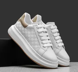 Designer Scarpe da basket da corsa bianche Moda Uomo Assorbimento del sudore Sneaker antiscivolo traspirante low top Appartamenti comfort Classi scarpe da viaggio Tennis Trainer