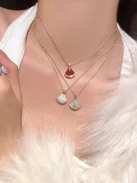 Collana con gonna smerlata, madreperla femminile, lusso leggero, piena di diamanti, catena di clavicole di fascia alta, collana versatile, temperamento semplice, marea squisita