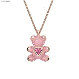 قلادة قلادة KFRA Swarovski مصمم أزياء Womenshi Hualuo Counter Pink Heating Heart Teddy Bear Netlar Chain Light Luxury Valentines Day Gif