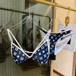 2024 NOWOŚĆ Summer Designer Women Bikini Sets Seksowne przezroczyste paski luksusowe gwiazdy kostiumu kąpielowego Kształt kąpielowy paleniem Kąpiec Kąpiec