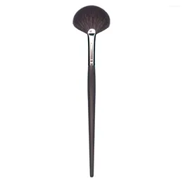 Pincéis de maquiagem D011 Professional Handmade Brush Soft Saikoho Cabra Cabelo Pequeno Fan Forma Highlighter Ebony Handle Make Up