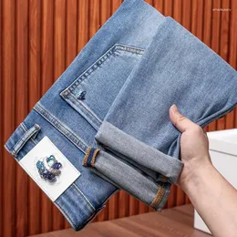 Jeans da uomo 2024 Lusso leggero di fascia alta e semplicità Versatile Abbigliamento moda casual Pantaloni affusolati slim fit