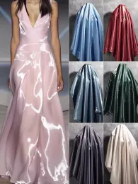 Vestidos de tecido reflexivo de cristal líquido pelo metro para vestidos de casamento saias diy costura brilhante suave designer pano macio verão vermelho