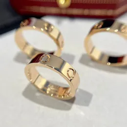 Novo design de designer de anel de amor, 18k Gold Gold Titanium Steel Ring de jóias clássicas masculino e feminino anel de engajamento de casal moderno anel de estilo