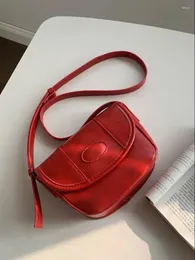 Omuz çantaları Kore retro yağ balmumu cilt çantası kadınlar için 2024 benzersiz doku moda kırmızı pu crossbody küçük kare