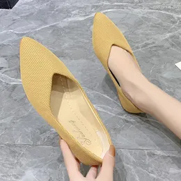 أحذية غير رسمية مسطحة نساء أصابع القدم المدببة 2024 فستان الصيف مزاج صلبة ألوان sapatos de mujer البالغين