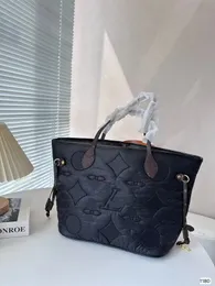 10a kvalitet vinter ny klassisk designer kvinnor läder handväskor lady svart axel väska crossbody väskor fransade hmessenger tygväska broderi brev