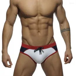 Męskie stroje kąpielowe 2024 Contrast Switching Briefs Push-up Sexy Men Surf Surf Beach Short Mayo Sungas de Praia Homens