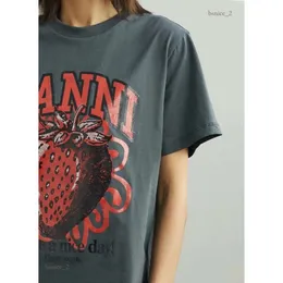 Kvinnors T-skjortor Strawberry Letter Print Tees Shirt Woman kläder O-Neck Kort ärm T-shirt Toppar Kvinnlig mode Chic Cotton T-shirt Sommar 637