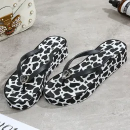 Flops 2022 kostenloser Versand saftiger Liebhaber Marke außerhalb Frauen Pantoffeln Flat Beach Slipper Sandalen Schwarze Sportbekleidung Sommer Flip Flops