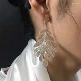 Brincos pendurados estilo euro-americano planta nobre eardrop luxo feminino cor metálica goth vintage para mulheres