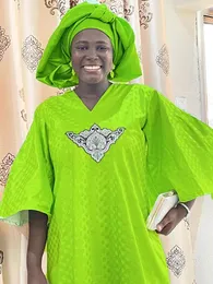 Etniska kläder bazin lång maxi klänning med halsduk - 2024 senaste afrikanska kvinnans fest dashiki mantel toppkvalitet riche damkväll