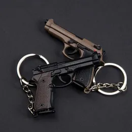 1 4 legering 92F Pistol Model Keychain Portable Toy Gun Löstagbar fidget Toy Fake Gun For Boy Collection Vuxna Giftl2403