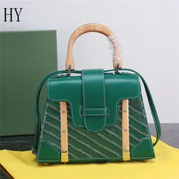 Borsa a tracolla con manico superiore in pelle di vitello Saigon MM VERDE SAIGON di design di lusso. Dimensioni: 28 cm