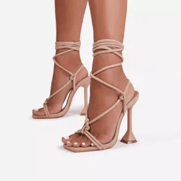 Nya öppna tå kvinnors smala höga klackar sandaler 40-43 europeiska och amerikanska mode 2024 Nya pumpar kväll brudskor