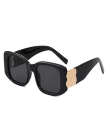 2022 Designer Solglasögon Fashion Solglasögon Men039S Women039S Beach Goggles Premium Kvalitet med case3307245