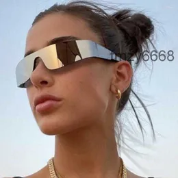 نظارة شمسية 2000s الجمالية Y2K رجال قطعة واحدة رياضة شمس نظارات النساء عتيقة حول الظلال الأزياء الشرير نظارة العين VX5N
