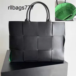 Borsa a mano Bottegvenetas Arco Aa Borsa grande Vera pelle Intrecciata a mano Pelle di vacchetta Tinta unita Capacità Cashmere Lussi Designer Borse da donna