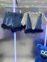 Zweiteiliges Kleid Designer Mi24 Frühling/Sommer Neue Fee Straußenhaar gespleißtes Kurzarm-T-Shirt + Denim-Shorts mit hoher Taille und Federrand-Set Dekoration KRE9