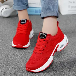 HBP غير العلامة التجارية CN Fly Fly Weaving Lace-Up Red Sneakers Edrendy Wear Pu غير الانزلاق أحذية Scarpe Da Donna