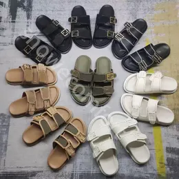 Nya Summer Beach Cork Slippers Sandaler Double Buckle Cogs Sandalias Kvinnor Män glider på Flip Flops Flats Casual Shoes Fashion Designer Trainers Storlek 35-45