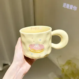 Garnki z kawy w stylu japońsku ceramiczne kubki wiewiórki kremowe żółte kreskówki kubek domowy nieregularny mleko w wodę zbiór czapki łyżki łyżki