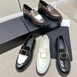 Loafer Loafer Calfskin Metal Laiders 100 ٪ مصمم جلدي حقيقي Oxford أحذية Moccasins فستان فاخر منصة منصة الحجم 35-42 Penny Penny Loafer Womans