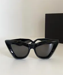 Designer de moda 1101 Óculos de sol para mulheres Noble charmoso pequeno quadro Cat eye óculos Avantgarde tendência estilo de alta qualidade AntiUlt5747843