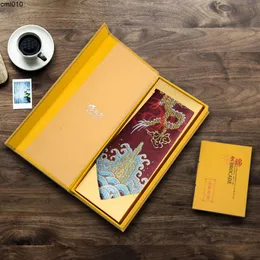 Cravatta di design Nanjing Yunjin Confezione regalo da uomo con motivo drago dorato per compagni d'oltremare in stile cinese {categoria}