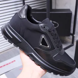 Designerskor Mens Trainers Renylon Shiny Leather Men Sneakers Gummitjock Sole Silkscreen Printing Emamel Triangle Black White Outdoor Casual Shoe
