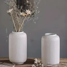 White Ceramic Flower VaseSimple Versatile Ceramic Vase OrnamentsLiving Room TV Cabinet Vase Porch Decoration 240311