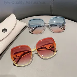 Designer parda Sunglasses 2023 New p Family Cut Edge Sunglasses Women Gradually Change Color Personality High-quality Sunglasses Metal Sunglasses