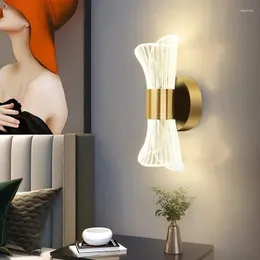 Lampade da parete Applique moderne Paralume in acrilico Elegante lampada da interni per la camera da letto Soggiorno Arredamento Corridoio