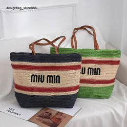 Cheap Wholesale Limited Clearance 50% Discount Handbag American Style Grass Woven Bag with Simple Strip Hand Travel Beach