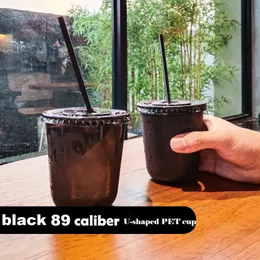 使い捨てのペットプラスチック製のコールドドリンクカップ89Caliberブラック透明蓋付き360/500容量U型コーヒー飲料コンテナバッグ240304