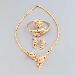Nuovo leopardo sdraiato braccialetto collana set coppia anello orecchini gioielli rame placcato oro micro intarsio