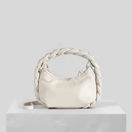 Axelväskor kvinnors designer handväskor tygväska hösten vintermåne mjuk vävd armhålväska axel messenger väska 240311